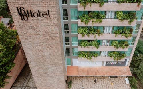 448582204 1616 Hotel