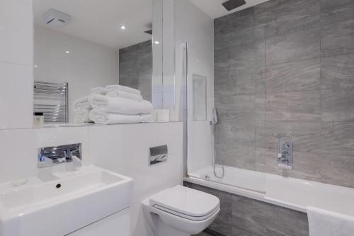City Aldgate Apartments - main image