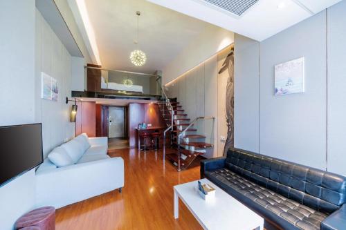 April Fair Duplex Apartment Guangzhou South Railway Station Ao Yuan Yue Shi Dai Branch