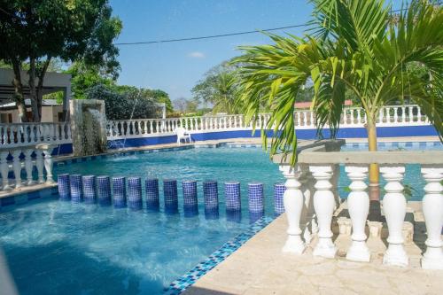 สระว่ายน้ำ, Hotel Palmas del Río Mompox (Hotel Palmas del Rio Mompox) in มองโปส