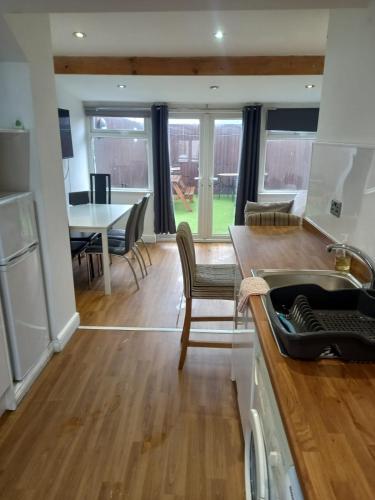 Modern Apartment with Roof Garden Close to City Centre - Cardiff