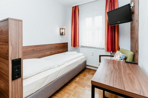 Hotel-Gasthof Goldener Greifen - image 5