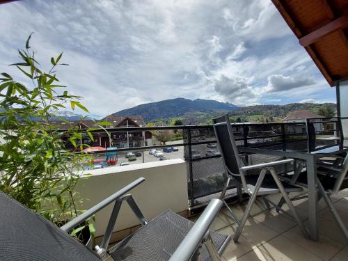 Au cœur de St Jorioz, spacieux appartement avec terrasse et vue montagne.