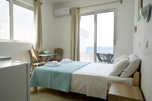 Lilian's Seaview-Party Street-Youth Studios