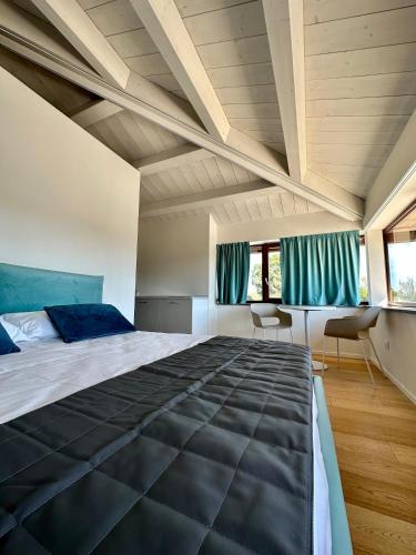 C House Rooms Lake Room Type - Queen Studio