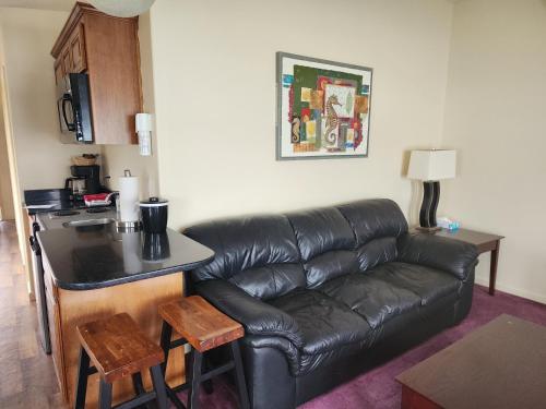 King Suite with Spa Bath image 5