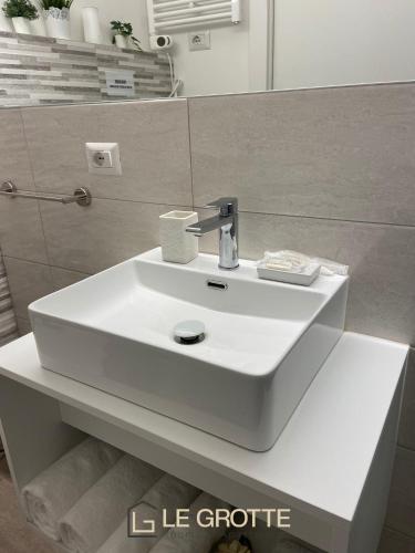 Affittacamere Le Grotte - Le Grotte Rooms & Apartments