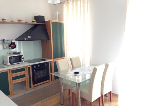  Apartment Duncovich, Unterkunft in Cres