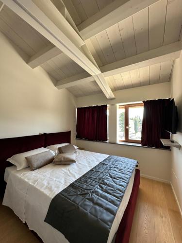 C House Rooms Lake 2