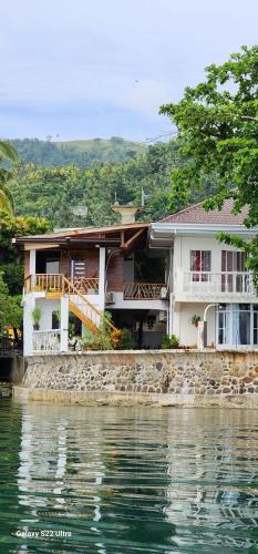 Chue&larry's Beachside Homestay in Tomas Oppus