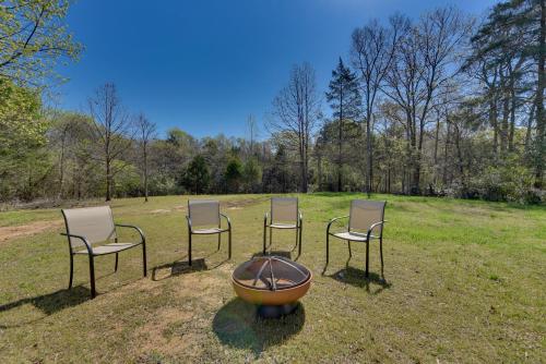 Rock Hill Cottage with Spacious Yard and Fire Pit!