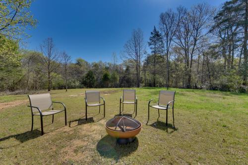 Rock Hill Cottage with Spacious Yard and Fire Pit! Rock Hill Cottage with Spacious Yard and Fire Pit!