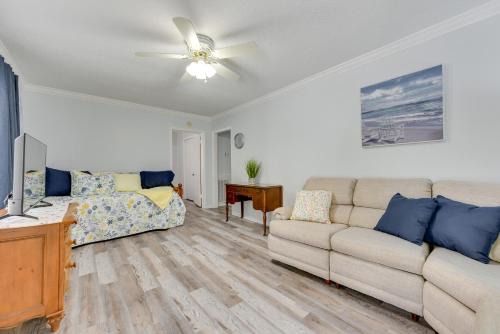 Rock Hill Cottage with Spacious Yard and Fire Pit! Rock Hill Cottage with Spacious Yard and Fire Pit!