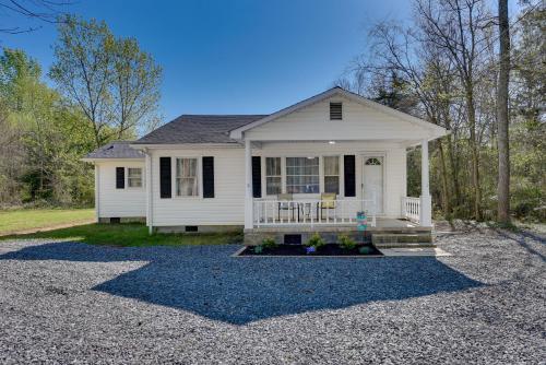 Rock Hill Cottage with Spacious Yard and Fire Pit! Rock Hill Cottage with Spacious Yard and Fire Pit!