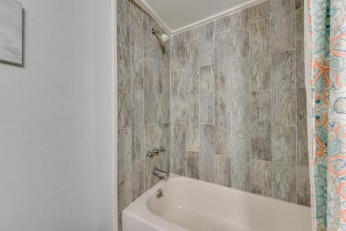 Rock Hill Cottage with Spacious Yard and Fire Pit! Rock Hill Cottage with Spacious Yard and Fire Pit!