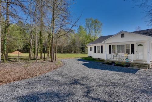Rock Hill Cottage with Spacious Yard and Fire Pit! Rock Hill Cottage with Spacious Yard and Fire Pit!