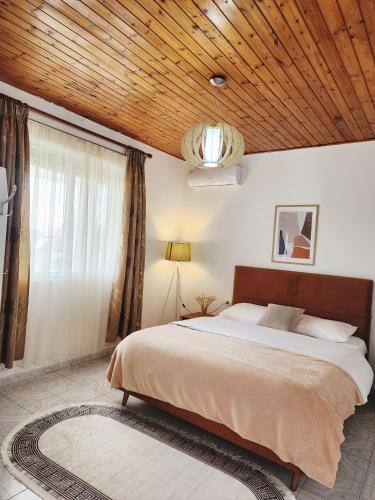 Mia's Guest House - image 12