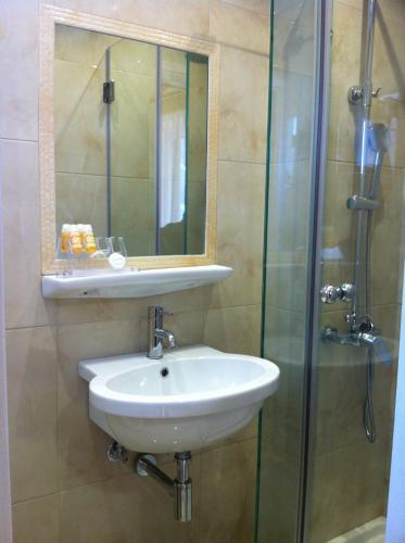 Twin Room (bunk beds) with Ensuite Bathroom and Balcony