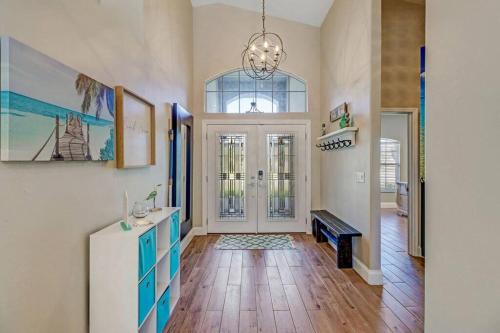 Pool Home Near Beaches and Downtown 5th Ave. in 東那不勒斯