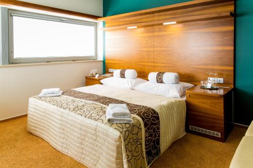 2 twin beds