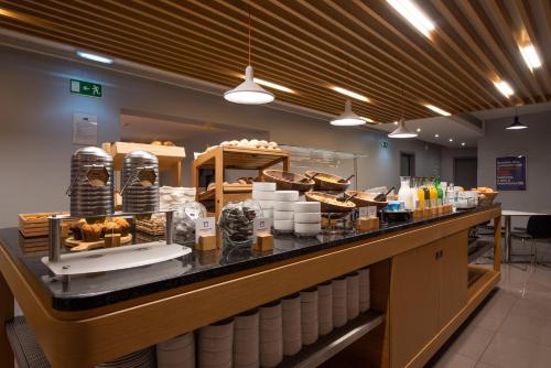 Holiday Inn Express Lisbon Airport an IHG Hotel - image 8