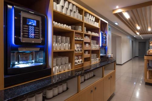 Holiday Inn Express Lisbon Airport an IHG Hotel - image 2