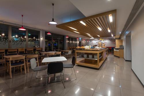 Holiday Inn Express Lisbon Airport an IHG Hotel - image 7