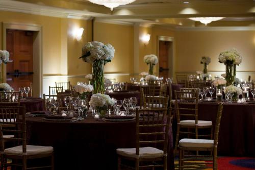 Renaissance New Orleans Arts Warehouse District Hotel - image 11