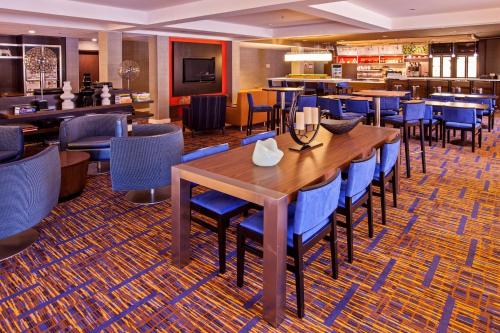 Courtyard by Marriott Chicago Midway Airport