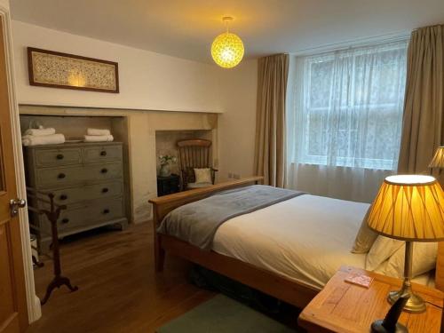 Beautiful 3 Bed Basement Flat With Garden in Bath