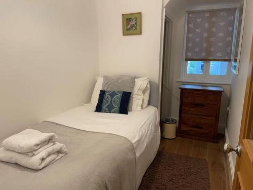 Beautiful 3 Bed Basement Flat With Garden in Bath