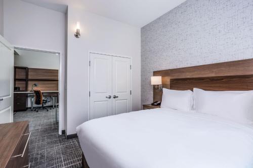 TownePlace Suites by Marriott Chicago Waukegan Gurnee - BRAND NEW - image 12