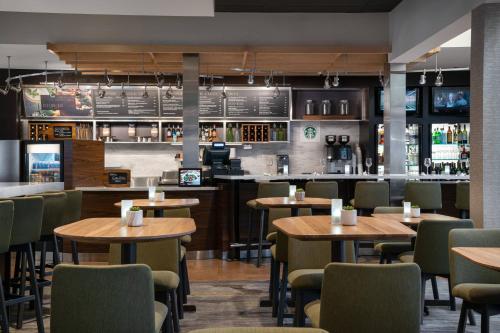 Courtyard by Marriott Las Vegas Convention Center - image 6
