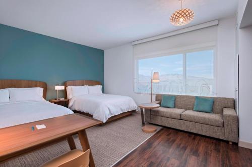 1 king bed, 1 sofa bed