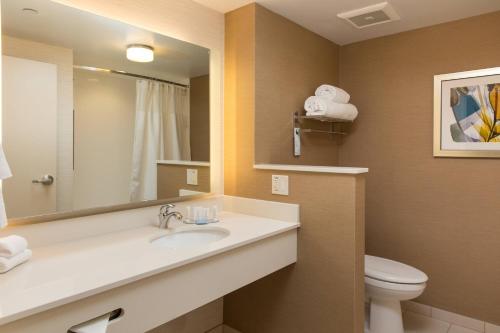 Fairfield Inn & Suites by Marriott Sacramento Folsom - image 11