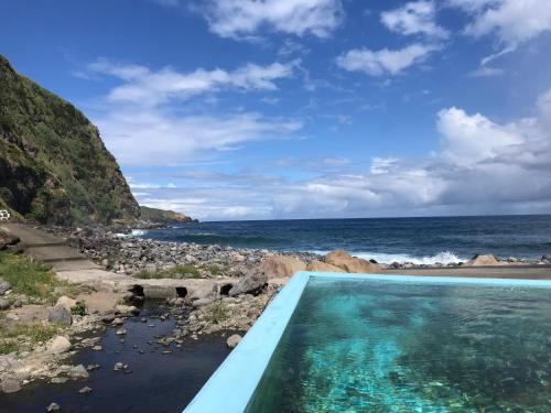 Charming green country house in ปอนตา เดลกาดา