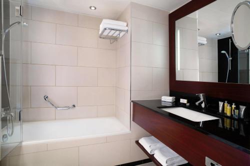 room detail thumbnail 2