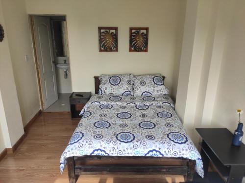 1 double bed, 1 twin bed