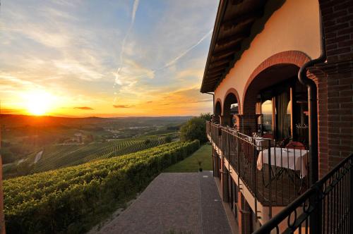 Tota Virginia Antico Podere - Hotel - Serralunga d'Alba