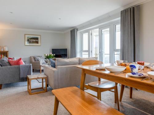 10 Thurlestone Rock - image 2