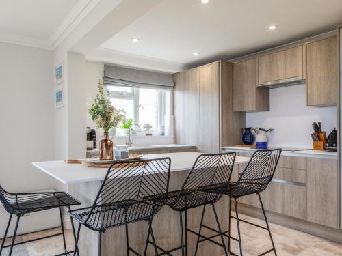 10 Thurlestone Rock - image 14