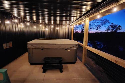 Lakeview Happy Place - 10 Person House with HOT TUB on Lake Cumberland