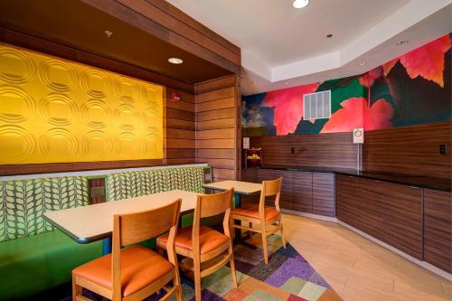 อาหารและเครื่องดื่ม, Comfort Inn & Suites Green Bay Stadium Area near สนามบินนานาชาติออสติน สตรอเบล