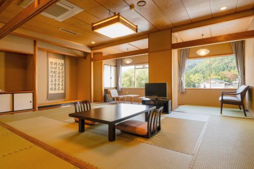 Shower, Hotel Hoho "A hotel overlooking the Echigo Plain and the Yahiko mountain range" formerly Hotel Oohas in Iwamuro