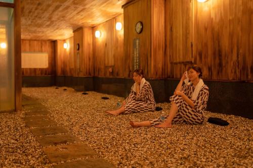 Attractions, Hotel Hoho "A hotel overlooking the Echigo Plain and the Yahiko mountain range" formerly Hotel Oohas in Iwamuro