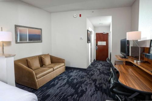 Fairfield Inn & Suites by Marriott Charleston North/Ashley Phosphate in Charleston, USA