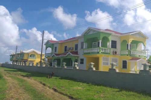 EHL Grand 8Bed 9bath, Fully Furnished Air Conditioned Villa 5min to Beach