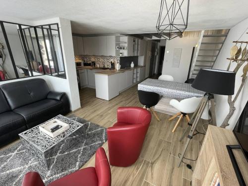 Appartement T3 Duplex avec Terrasse, Parking et Wi-Fi au Port - FR-1-723-38 in Agde