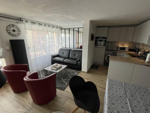 Appartement T3 Duplex avec Terrasse, Parking et Wi-Fi au Port - FR-1-723-38 in Agde