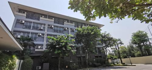Exterior view, โรงแรมสินสิริ ปัญญา-รามอินทรา near Nopparat Rajathanee Hospital